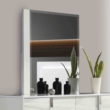 Sinistra Mirror In White