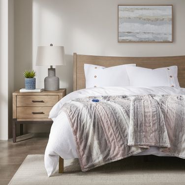Zuri Polyster Oversized Faux Tip Dye Heated Throw In Blush/Grey
