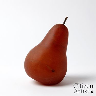 Alabaster Leaning Poire In Red