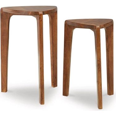 Brynnleigh Accent Table Set of 2 In Medium Brown