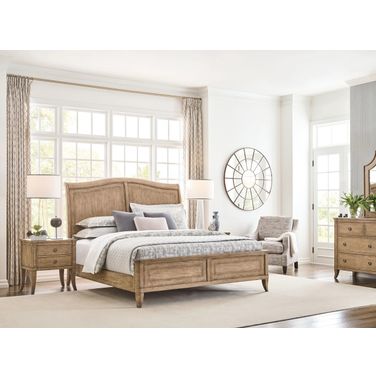 Cadence Sleigh Bedroom Set In Caramel