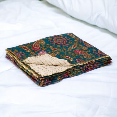 Homeroots Multicolored Kantha Cotton Throw 332337