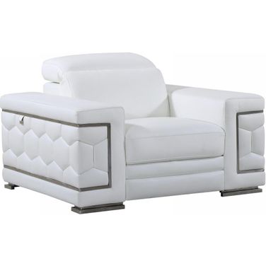 Homeroots Sturdy White Chair