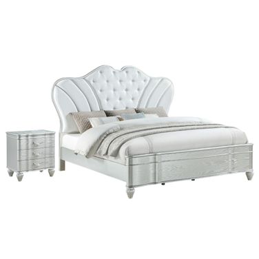 Landmark Panel Bedroom Set In Silver