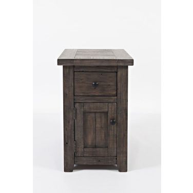 Madison County Chairside Table In Brown