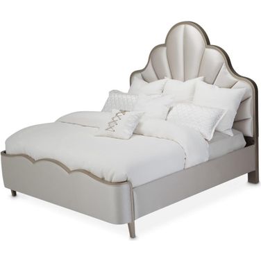 Malibu Crest Queen Scalloped Panel Bed In Chardonnay