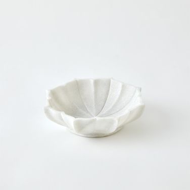 Marble Medium Petal Bowl In White