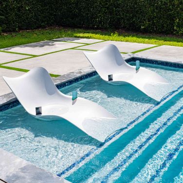 Set of 2 Wave In-Pool Chaise Lounger In White