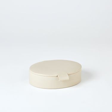 Signature Oval Leather Small Box In Mist