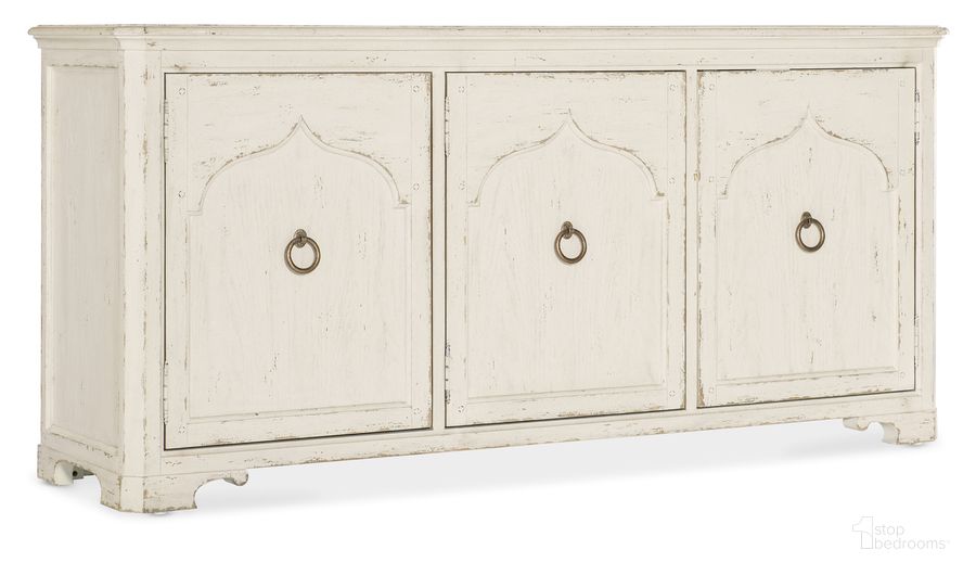 The appearance of Americana Entertainment Credenza In White designed by Hooker in the transitional interior design. This white piece of furniture  was selected by 1StopBedrooms from Americana Collection to add a touch of cosiness and style into your home. Sku: 7050-55472-02. Product Type: Credenza. Material: Wood Veneer. Image1