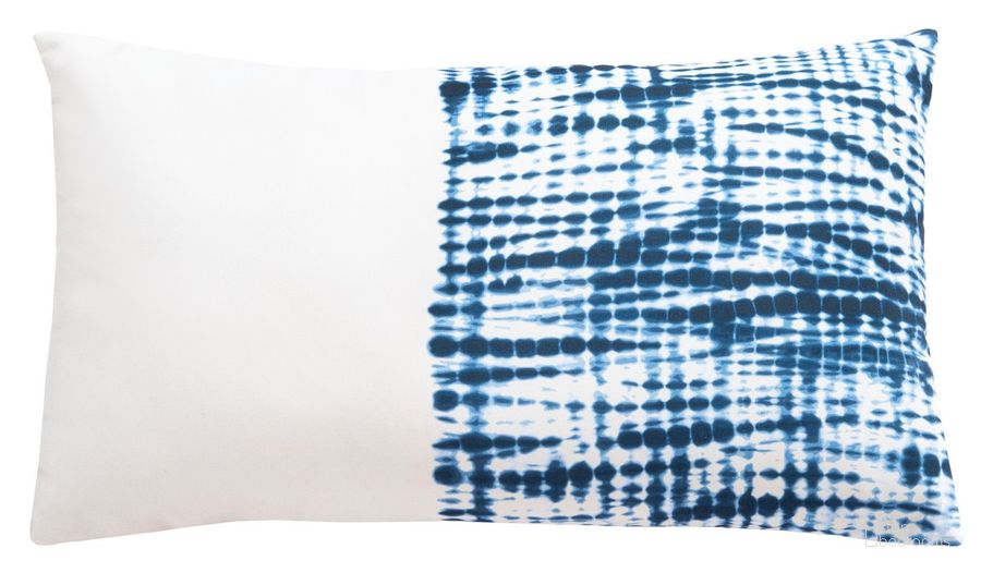 The appearance of Arielle Indoor-Outdoor Pillow in Blue and White designed by Safavieh in the modern / contemporary interior design. This blue and white piece of furniture  was selected by 1StopBedrooms from Arielle Collection to add a touch of cosiness and style into your home. Sku: PLS7192A-1220. Material: Polyester. Product Type: Pillow. Image1
