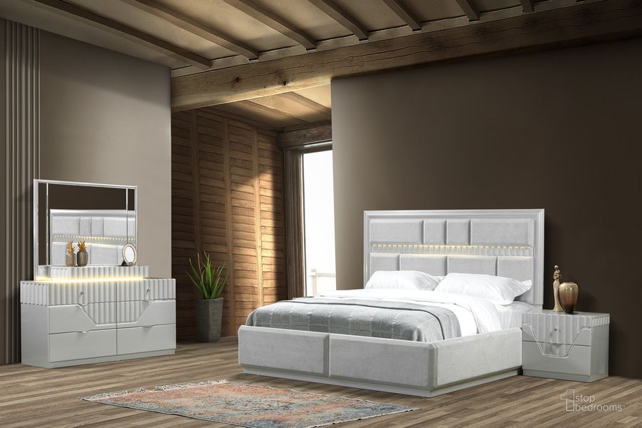 The appearance of Da Vinci King 4 Piece Bedroom Set In Gray designed by Galaxy Home Furnishings in the modern / contemporary interior design. This gray piece of furniture  was selected by 1StopBedrooms from Da Vinci Collection to add a touch of cosiness and style into your home. Sku: 601955551311-1;601955551311-2;601955551311-3;601955551311-4;601955551342;601955551359;601955551328. Material: Wood. Product Type: Bedroom Set. Image1