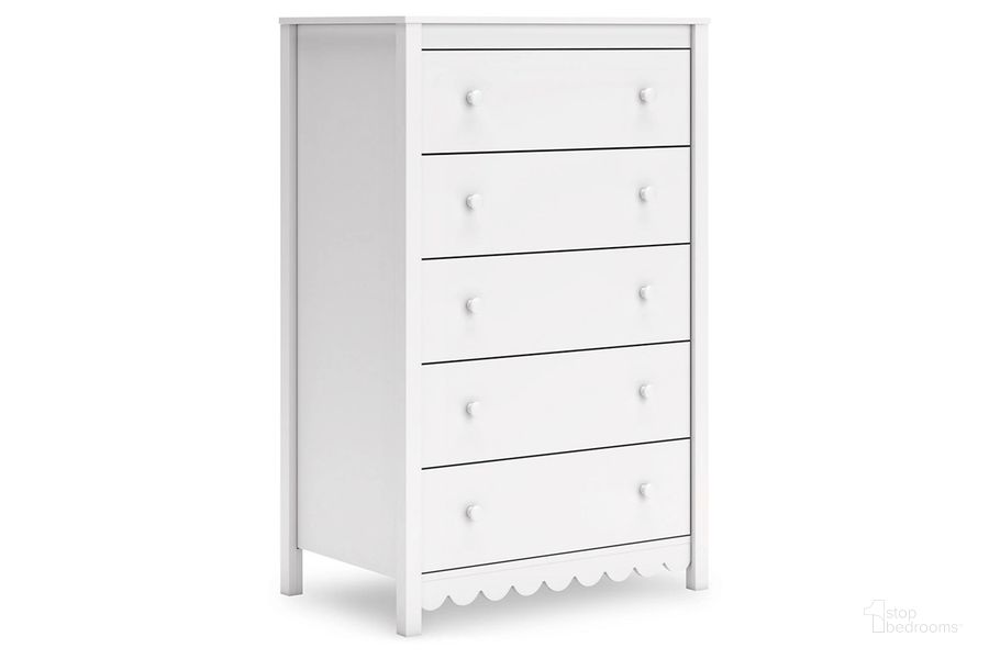 The appearance of Hallityn Chest of Drawers In White designed by Signature Design by Ashley in the transitional interior design. This white piece of furniture  was selected by 1StopBedrooms from Hallityn Collection to add a touch of cosiness and style into your home. Sku: EB1810-245. Product Type: Chest. Image1