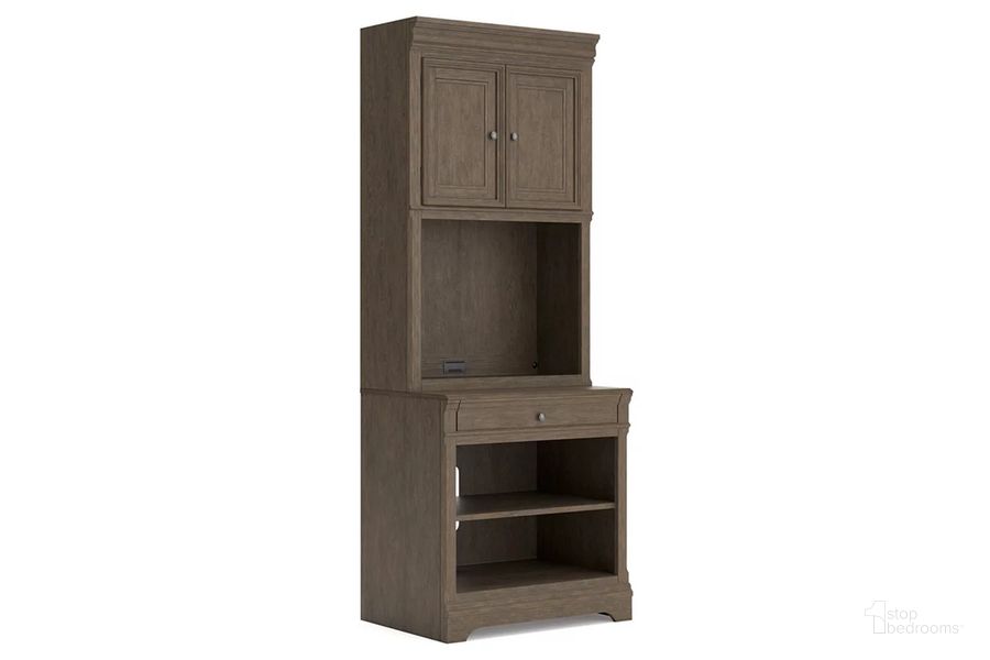 The appearance of Janismore Bookcase In Weathered Gray designed by Signature Design by Ashley in the traditional interior design. This weathered gray piece of furniture  was selected by 1StopBedrooms from Janismore Collection to add a touch of cosiness and style into your home. Sku: H776-41B;H776-41T. Product Type: Bookcase. Image1