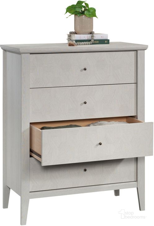 The appearance of Larkin Ledge 4-Drawer Chest In Glacier Oak designed by Sauder in the modern / contemporary interior design. This glacier oak piece of furniture  was selected by 1StopBedrooms from Larkin Ledge Collection to add a touch of cosiness and style into your home. Sku: 433640. Product Type: Chest. Material: Engineered Wood. Image1