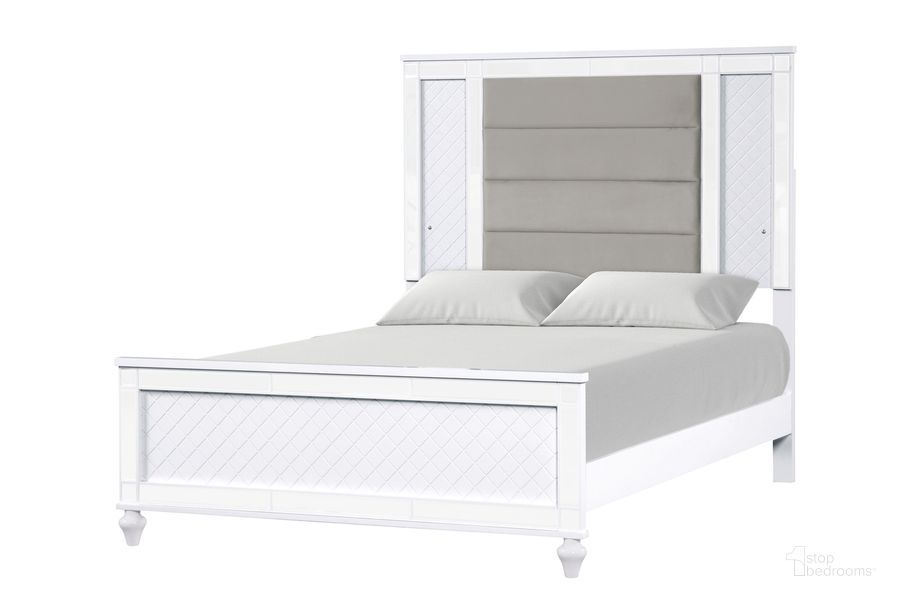 The appearance of Livorno Full Bed In White designed by Glory in the modern / contemporary interior design. This white piece of furniture  was selected by 1StopBedrooms from Livorno Collection to add a touch of cosiness and style into your home. Sku: G02790A-FB. Material: Wood. Product Type: Bed. Bed Size: Full. Image1