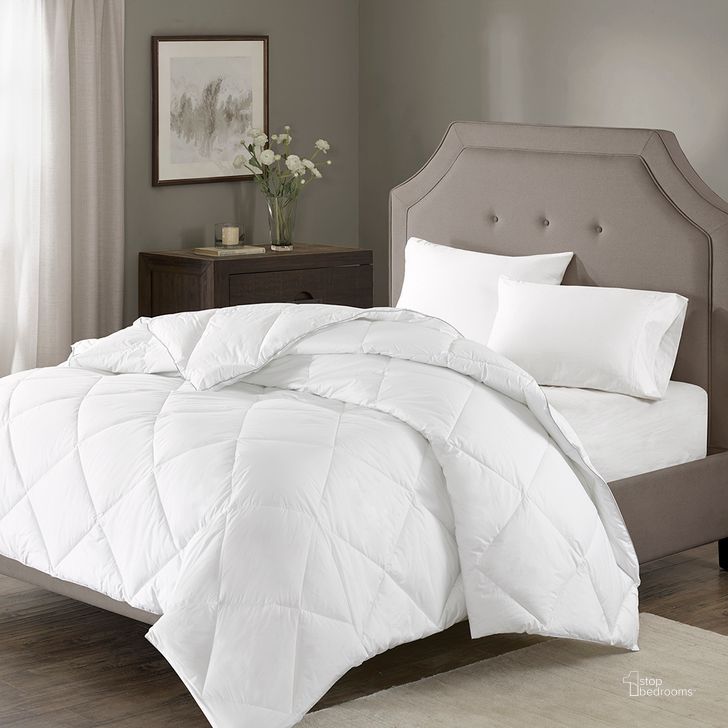 The appearance of 1000 Thread Count Cotton Blend Down Alternative Queen Comforter In White designed by Olliix in the transitional interior design. This white piece of furniture  was selected by 1StopBedrooms from 1000 Thread Count Cotton Rich Collection to add a touch of cosiness and style into your home. Sku: MPS10-100. Material: Polyester. Bed Size: Queen. Product Type: Comforter Set. Image1