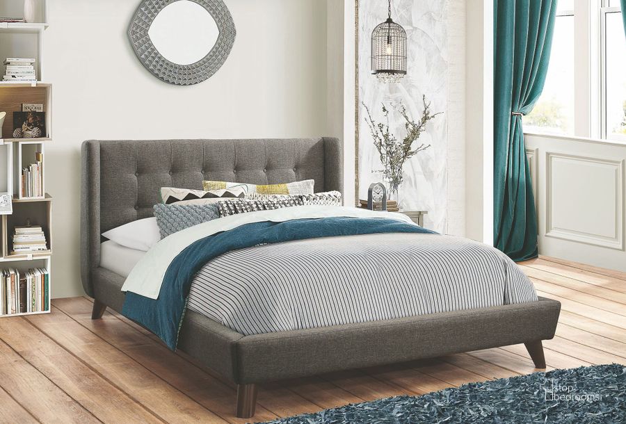The appearance of Carrington Light Grey King Upholstered Platform Bed designed by Coaster in the modern / contemporary interior design. This gray piece of furniture  was selected by 1StopBedrooms from Carrington Collection to add a touch of cosiness and style into your home. Sku: 301061KEB1;301061KEB2. Bed Type: Platform Bed. Material: Fabric. Product Type: Platform Bed. Bed Size: King. Image1