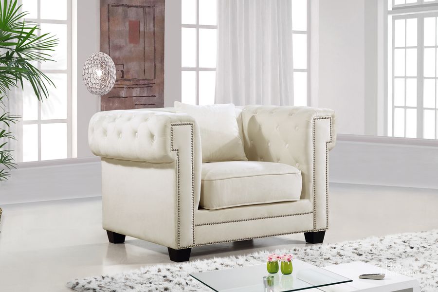 The appearance of Meridian Bowery Velvet Chair in Cream designed by Meridian in the modern / contemporary interior design. This cream velvet piece of furniture  was selected by 1StopBedrooms from Bowery Collection to add a touch of cosiness and style into your home. Sku: 614Cream-C. Material: Fabric. Product Type: Living Room Chair. Image1