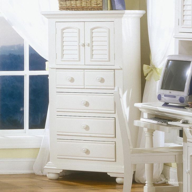 The appearance of American Woodcrafters Cottage Traditions 4 Drawer Lingerie Chest in Eggshell White 6510 142 designed by American Woodcrafters in the country / farmhouse interior design. This eggshell piece of furniture  was selected by 1StopBedrooms from Cottage Traditions Collection to add a touch of cosiness and style into your home. Sku: 6510-142. Material: Wood. Product Type: Chest. Image1