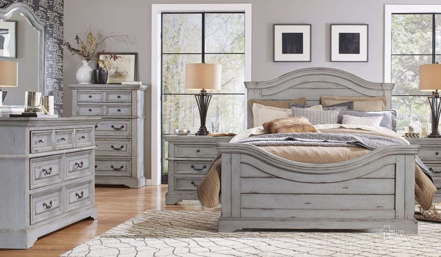 The appearance of Alamai Gray Bedroom Set designed by Bennett Interiors in the traditional interior design. This gray piece of furniture  was selected by 1StopBedrooms from Alamai Collection to add a touch of cosiness and style into your home. Sku: 7820-950;7820-952;7820-880;7820-430. Bed Type: Panel Bed. Material: Wood. Product Type: Panel Bed. Bed Size: Queen. Image1