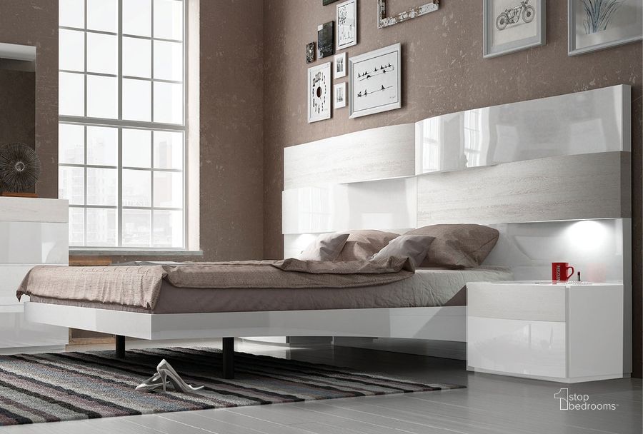 The appearance of Cordoba Platform Bed (Queen) designed by ESF in the modern / contemporary interior design. This white high gloss piece of furniture  was selected by 1StopBedrooms from Cordoba Collection to add a touch of cosiness and style into your home. Sku: CORDOBABEDQS. Bed Type: Platform Bed. Product Type: Platform Bed. Bed Size: Queen. Material: MDF. Image1