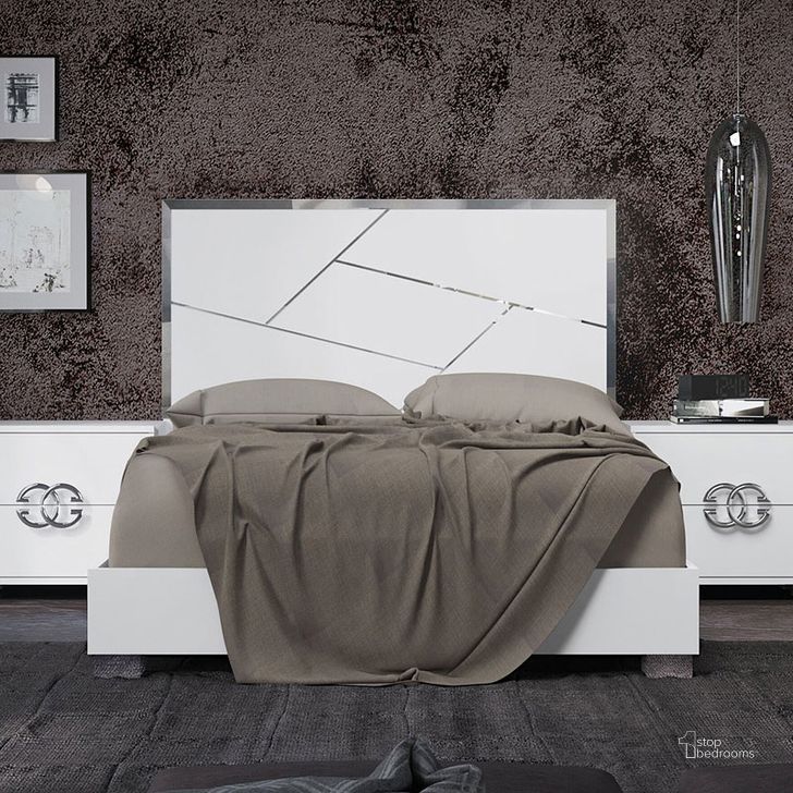 The appearance of Dafne Panel Bed (Queen) designed by ESF in the modern / contemporary interior design. This white high gloss piece of furniture  was selected by 1StopBedrooms from Dafne Collection to add a touch of cosiness and style into your home. Sku: DAFNEBEDQS;WFRAMEQUEENS. Bed Type: Panel Bed. Product Type: Panel Bed. Bed Size: Queen. Material: MDF. Image1
