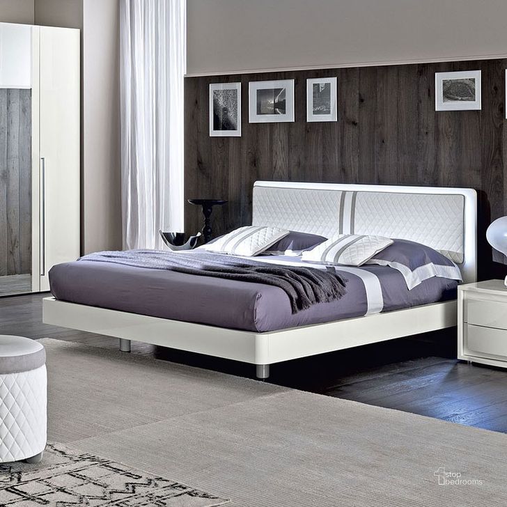 The appearance of Dama Bianca Panel Bed (King) designed by ESF in the modern / contemporary interior design. This white high gloss piece of furniture  was selected by 1StopBedrooms from Dama Bianca Collection to add a touch of cosiness and style into your home. Sku: DAMABIANCABEDKS;WFRAMEKSCAMELBENT. Bed Type: Panel Bed. Product Type: Panel Bed. Bed Size: King.