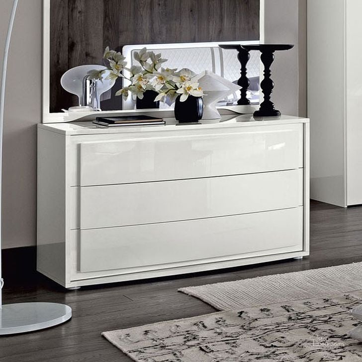 The appearance of Dama Bianca Single Dresser designed by ESF in the modern / contemporary interior design. This white high gloss piece of furniture  was selected by 1StopBedrooms from Dama Bianca Collection to add a touch of cosiness and style into your home. Sku: DAMABIANCASDRESSER. Product Type: Dresser. Material: MDF. Image1