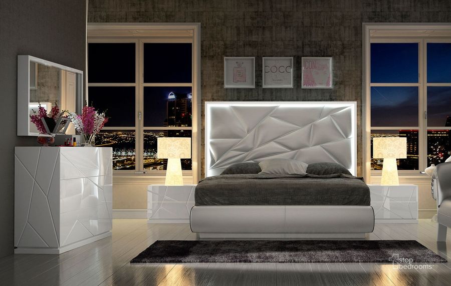 The appearance of Kiu Upholstered Panel Bedroom Set designed by ESF in the modern / contemporary interior design. This white piece of furniture  was selected by 1StopBedrooms from Kiu Collection to add a touch of cosiness and style into your home. Sku: KIUQSBED;WFRAMEQUEENS;KIUNS. Bed Type: Panel Bed. Material: Faux Leather. Product Type: Panel Bed. Bed Size: Queen. Image1
