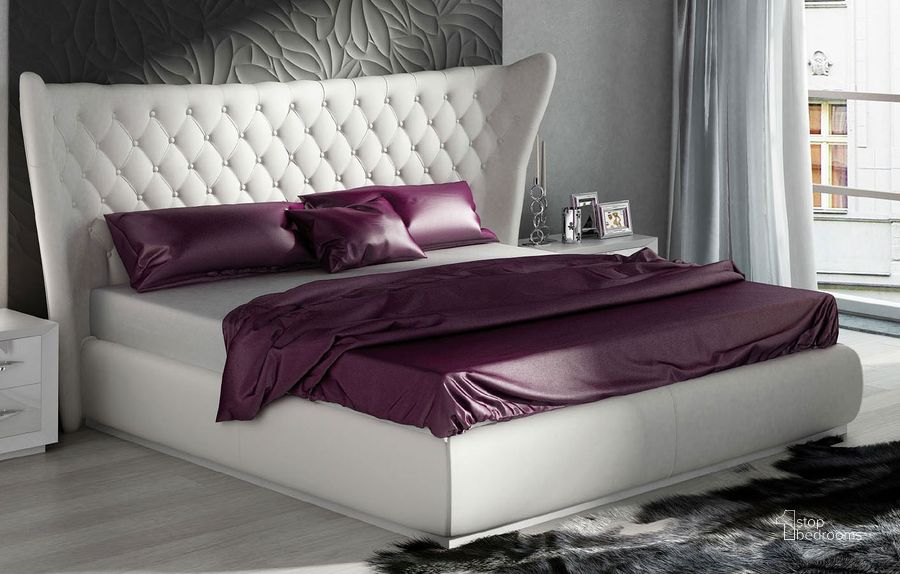 The appearance of Miami Upholstered Storage Bed (Queen) designed by ESF in the modern / contemporary interior design. This white piece of furniture  was selected by 1StopBedrooms from Miami Collection to add a touch of cosiness and style into your home. Sku: MIAMIBEDQS;ENZOSTORAGEKITQS. Bed Type: Storage Bed. Material: Faux Leather. Product Type: Storage Bed. Bed Size: Queen. Image1