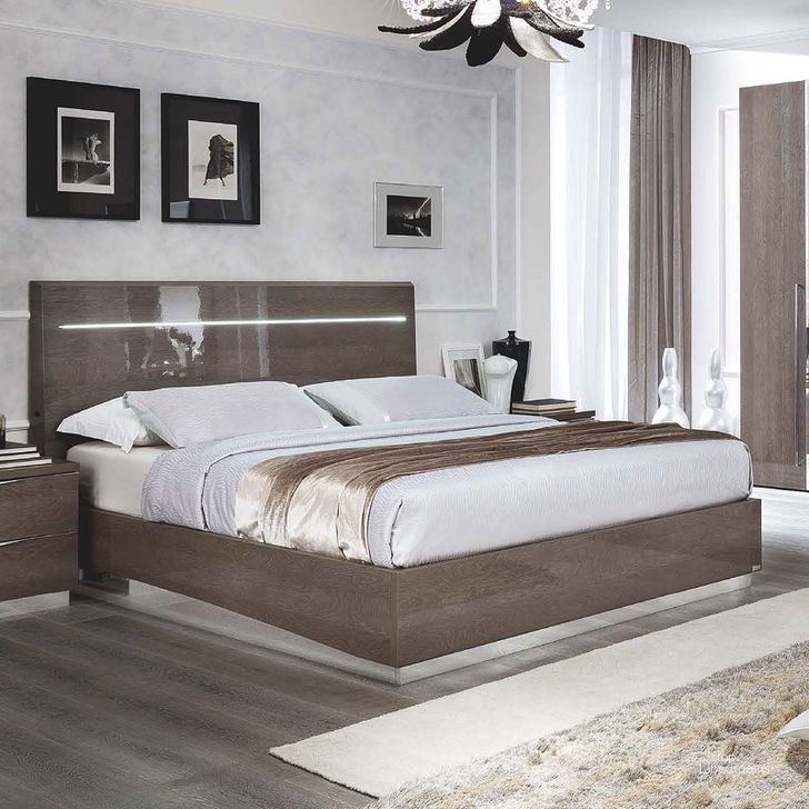 The appearance of Platinum Legno Bed (King) designed by ESF in the modern / contemporary interior design. This brown piece of furniture  was selected by 1StopBedrooms from Platinum Collection to add a touch of cosiness and style into your home. Sku: PLATINUMBEDKSLEGNO;WFRAMEKSCAMELBENT. Bed Size: King. Product Type: Low Profile Bed.