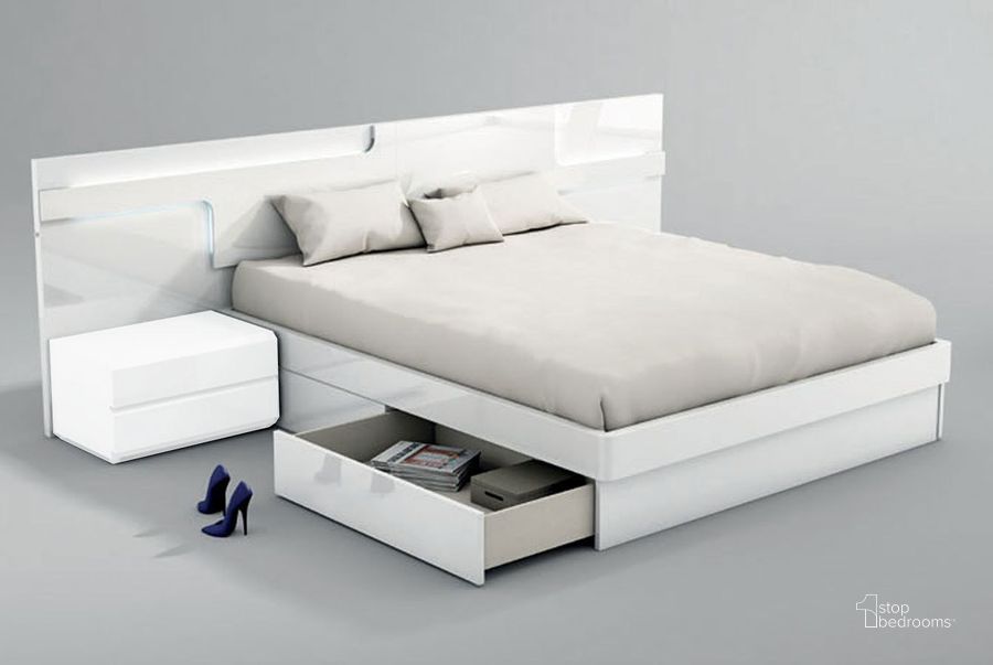 The appearance of Sara Storage Bed (Queen) designed by ESF in the modern / contemporary interior design. This white high gloss piece of furniture  was selected by 1StopBedrooms from Sara Collection to add a touch of cosiness and style into your home. Sku: SARABEDQ.S;SARASTORAGEKITQ.S. Bed Type: Storage Bed. Product Type: Storage Bed. Bed Size: Queen. Material: MDF. Image1