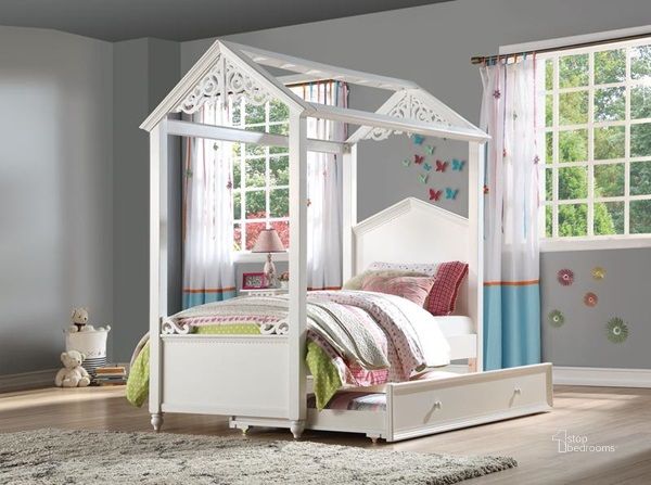 The appearance of Acme Rapunzel Full Bed In White designed by ACME in the country / farmhouse interior design. This white piece of furniture  was selected by 1StopBedrooms from Rapunzel Collection to add a touch of cosiness and style into your home. Sku: 37345F-HF;37346F-R. Bed Type: Canopy Bed. Material: Wood. Product Type: Canopy Bed. Bed Size: Full. Image1