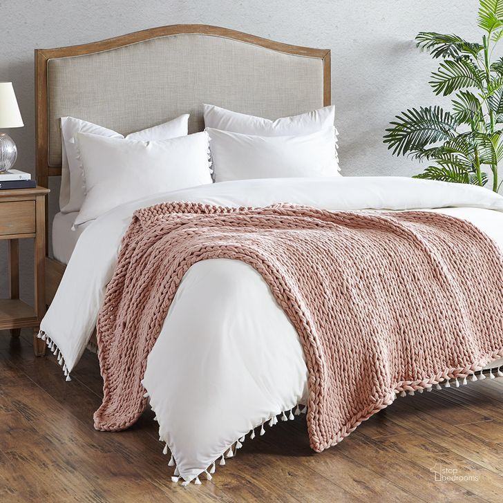 The appearance of Acrylic Chunky Double Knit Throw In Blush designed by Olliix in the country / farmhouse interior design. This blush piece of furniture  was selected by 1StopBedrooms from Chunky Double Knit Collection to add a touch of cosiness and style into your home. Sku: MP50-6137. Product Type: Throw. Material: Acrylic. Image1