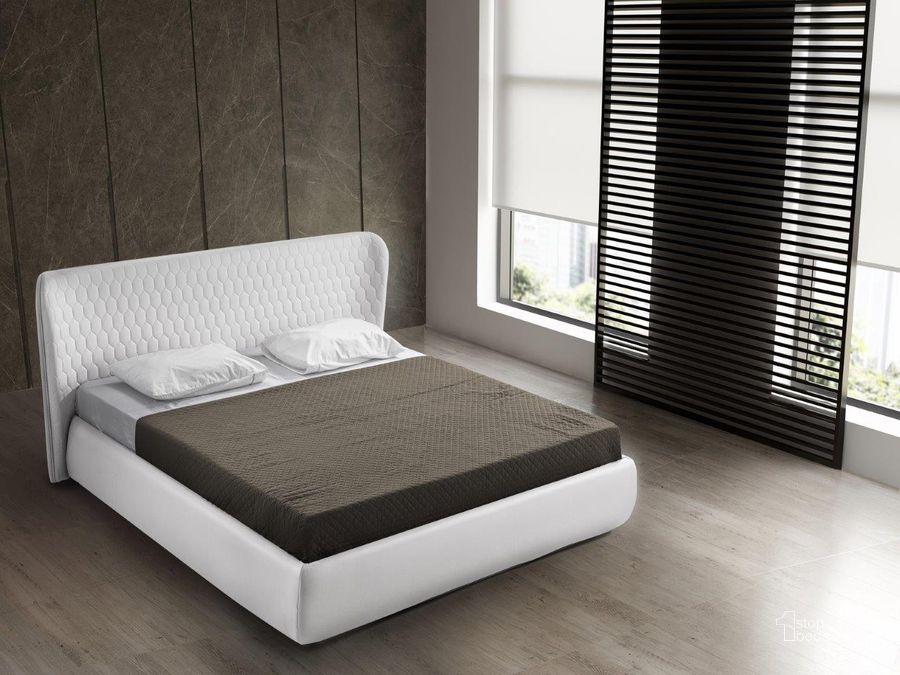 The appearance of Agoura King Storage Bed In White Pu Leather designed by Casabianca Home in the modern / contemporary interior design. This white piece of furniture  was selected by 1StopBedrooms from Agoura Collection to add a touch of cosiness and style into your home. Sku: CB-A101KWH. Bed Type: Storage Bed. Material: Leather. Product Type: Storage Bed. Bed Size: King. Image1