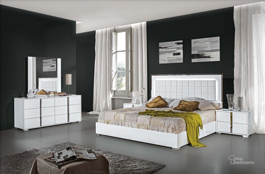 The appearance of Alice Queen Bed with Storage In White designed by J&M in the modern / contemporary interior design. This white piece of furniture  was selected by 1StopBedrooms from Alice Collection to add a touch of cosiness and style into your home. Sku: 18986-Q-ST. Product Type: Storage Bed. Bed Size: Queen. Image1