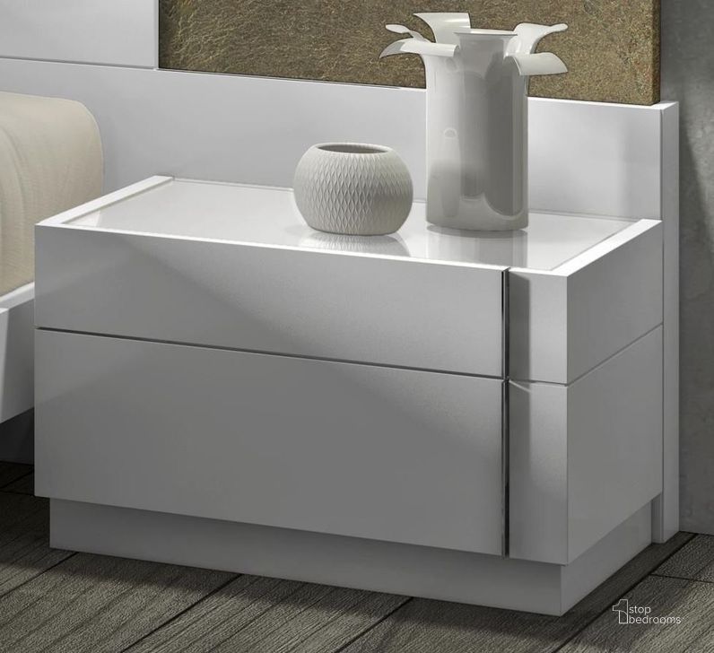 The appearance of Amora Natural White Lacquer RAF Nightstand designed by J&M in the modern / contemporary interior design. This white piece of furniture  was selected by 1StopBedrooms from Amora Collection to add a touch of cosiness and style into your home. Sku: 17869-NSR. Product Type: Nightstand. Material: Chrome.