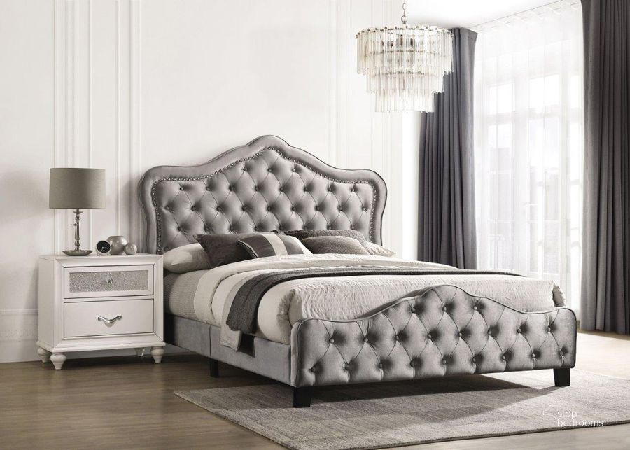 The appearance of Bella Grey Upholstered Panel Bedroom Set designed by Coaster in the modern / contemporary interior design. This gray piece of furniture  was selected by 1StopBedrooms from Bella Collection to add a touch of cosiness and style into your home. Sku: 315871Q;205892. Bed Type: Panel Bed. Material: Wood. Product Type: Panel Bed. Bed Size: Queen. Image1