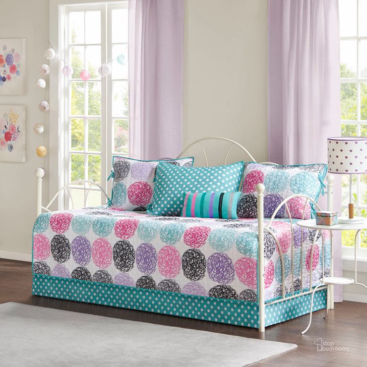 The appearance of Carly Polyester Brushed Printed Reversible 6Pcs Daybed Set In Purple designed by Olliix in the modern / contemporary interior design. This purple piece of furniture  was selected by 1StopBedrooms from Carly Collection to add a touch of cosiness and style into your home. Sku: MZ13-0568. Material: Polyester. Product Type: Comforter Set. Image1