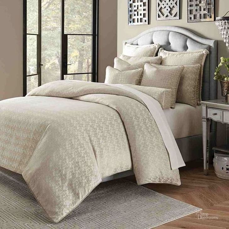 The appearance of Carlyle 10 Piece King Comforter Set In Platinum designed by AICO in the modern / contemporary interior design. This platinum piece of furniture  was selected by 1StopBedrooms from Carlyle Collection to add a touch of cosiness and style into your home. Sku: BCS-KS10-CRLYL-PLTN. Material: Polyester. Product Type: Comforter Set.