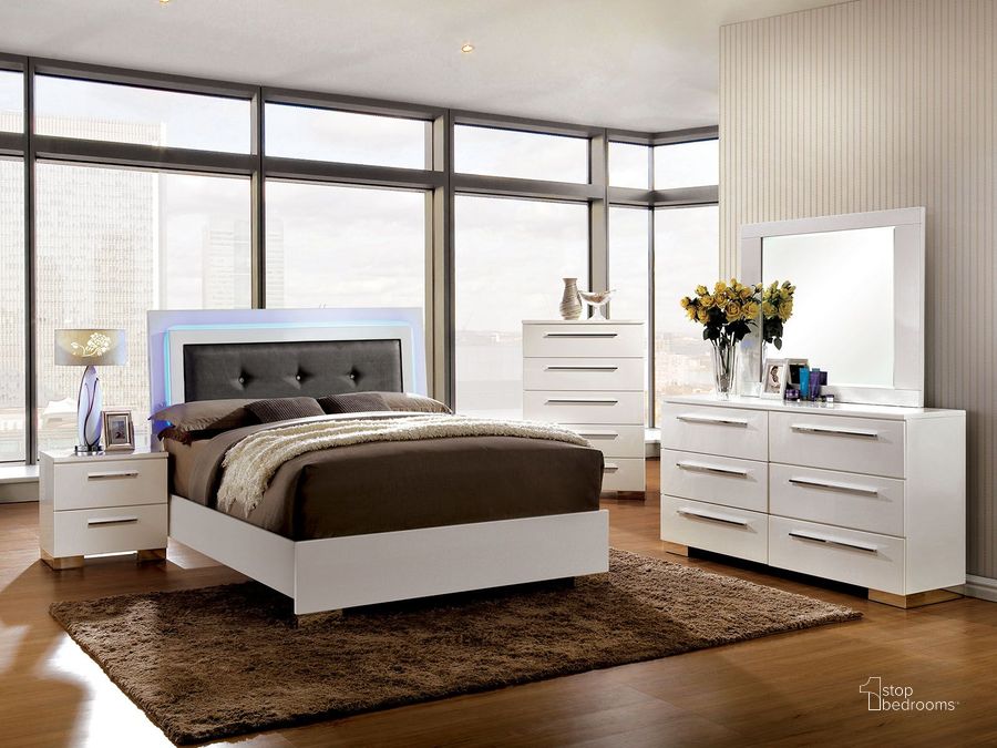 The appearance of Clementine Smooth White Upholstered Bedroom Set designed by Furniture of America in the modern / contemporary interior design. This white piece of furniture  was selected by 1StopBedrooms from Clementine Collection to add a touch of cosiness and style into your home. Sku: CM7201Q-HBFB;CM7201Q-R;CM7201N. Material: Upholstered. Bed Size: Queen. Product Type: Upholstered Bed. Image1
