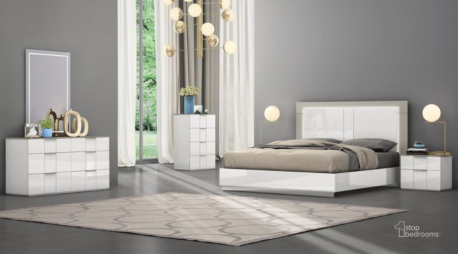 The appearance of Daisy Queen Bed With High Gloss White And Upholstered Panels In Headboard In White And Stainless Steel Legs designed by Whiteline Modern Living in the modern / contemporary interior design. This white piece of furniture  was selected by 1StopBedrooms from Daisy Collection to add a touch of cosiness and style into your home. Sku: BQ1723-WHT. Bed Type: Panel Bed. Product Type: Panel Bed. Bed Size: Queen. Material: Stainless Steel. Image1