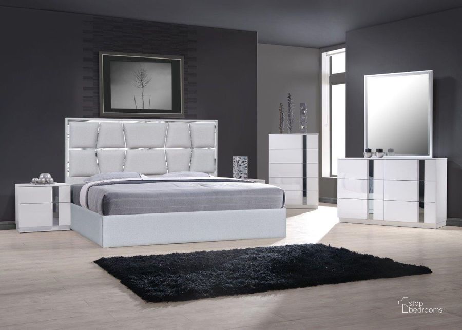 The appearance of Degas Silver Grey Upholstered Platform Bedroom Set designed by J&M in the modern / contemporary interior design. This silver piece of furniture  was selected by 1StopBedrooms from Degas Collection to add a touch of cosiness and style into your home. Sku: 18721-Q;17853-NS. Bed Type: Platform Bed. Material: Wood. Product Type: Platform Bed. Bed Size: Queen. Image1