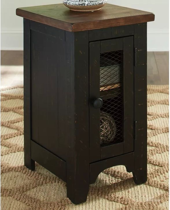 The appearance of Estlin Black/Brown End Table 0qd2345323 designed by Isaac Tahari in the industrial interior design. This black/brown piece of furniture  was selected by 1StopBedrooms from Estlin Collection to add a touch of cosiness and style into your home. Sku: T468-7. Material: Metal. Product Type: End Table. Image1