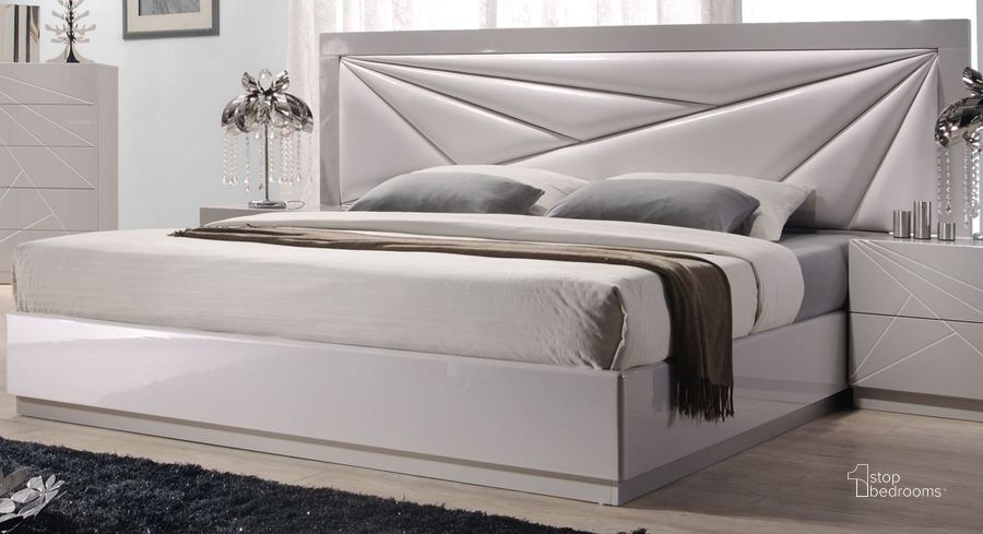 The appearance of Florence White and Light Grey Lacquer Queen Platform Bed designed by J&M in the modern / contemporary interior design. This white piece of furniture  was selected by 1StopBedrooms from Florence Collection to add a touch of cosiness and style into your home. Sku: 17852-Q. Bed Type: Platform Bed. Material: Leather. Product Type: Platform Bed. Bed Size: Queen.