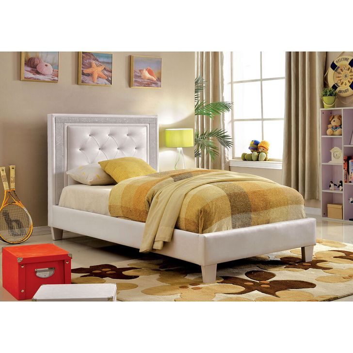 The appearance of Lianne Full Bed In White designed by Furniture of America in the modern / contemporary interior design. This white piece of furniture  was selected by 1StopBedrooms from Lianne Collection to add a touch of cosiness and style into your home. Sku: CM7217WH-F-FBR-VN;CM7217WH-F-HB-VN. Bed Type: Platform Bed. Material: Wood. Product Type: Platform Bed. Bed Size: Full.