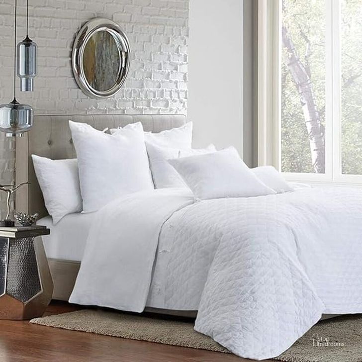 The appearance of Gibson 7 Piece Queen Duvet Set In White designed by AICO in the modern / contemporary interior design. This white piece of furniture  was selected by 1StopBedrooms from Gibson Collection to add a touch of cosiness and style into your home. Sku: BCS-QD07-GIBSN-WHT. Material: Linen. Product Type: Duvet Set.
