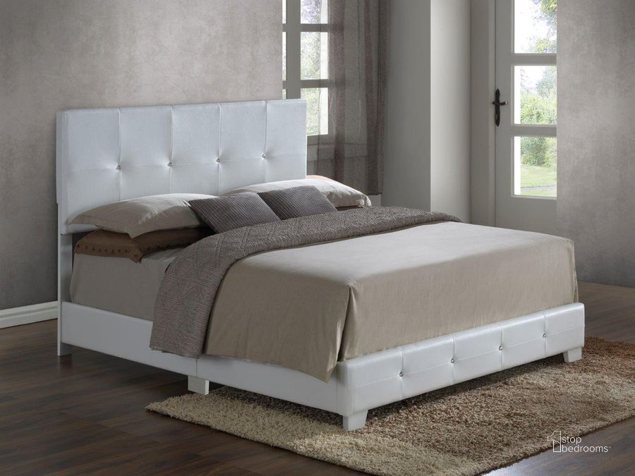 The appearance of Glory Furniture Nicole Queen Bed In White designed by Glory in the modern / contemporary interior design. This white piece of furniture  was selected by 1StopBedrooms from Nicole Collection to add a touch of cosiness and style into your home. Sku: G2577-QB-UP. Bed Type: Panel Bed. Material: Faux Leather. Product Type: Panel Bed. Bed Size: Queen. Image1