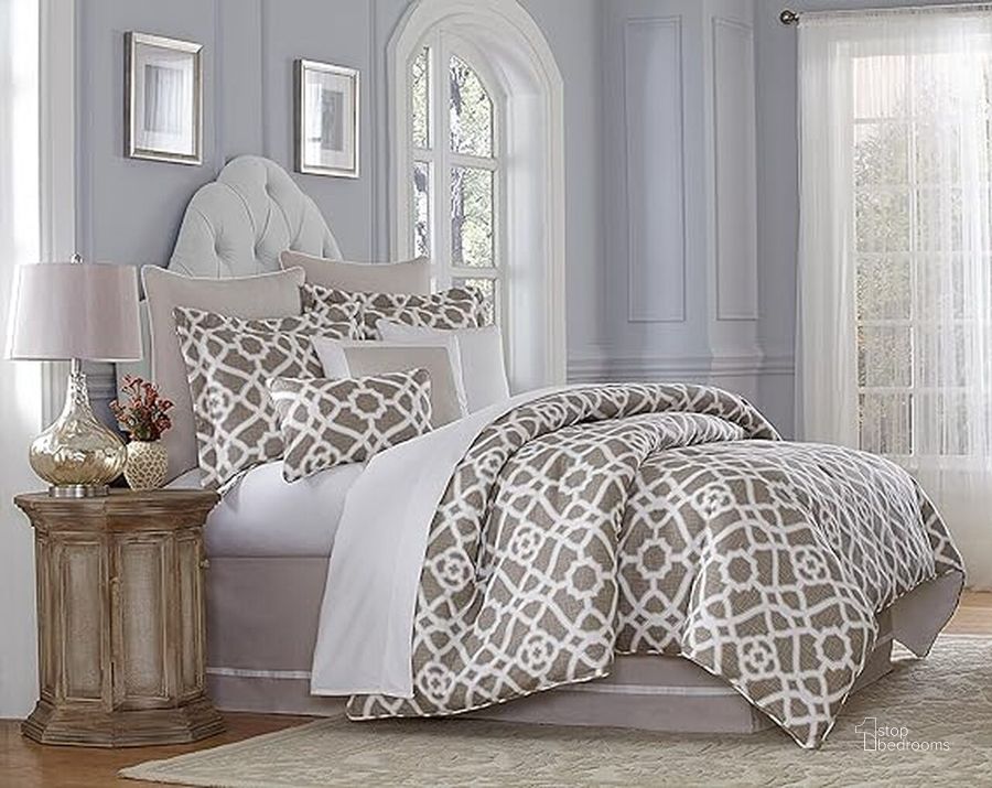The appearance of Harper 9 Piece Queen Comforter Set In Natural designed by AICO in the modern / contemporary interior design. This natural piece of furniture  was selected by 1StopBedrooms from Harper Collection to add a touch of cosiness and style into your home. Sku: BCS-QS09-HARPR-NAT. Material: Polyester. Product Type: Comforter Set.